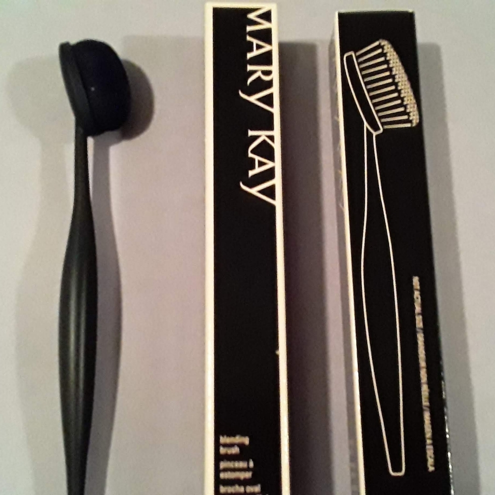 Mary Kay makeup blending brush